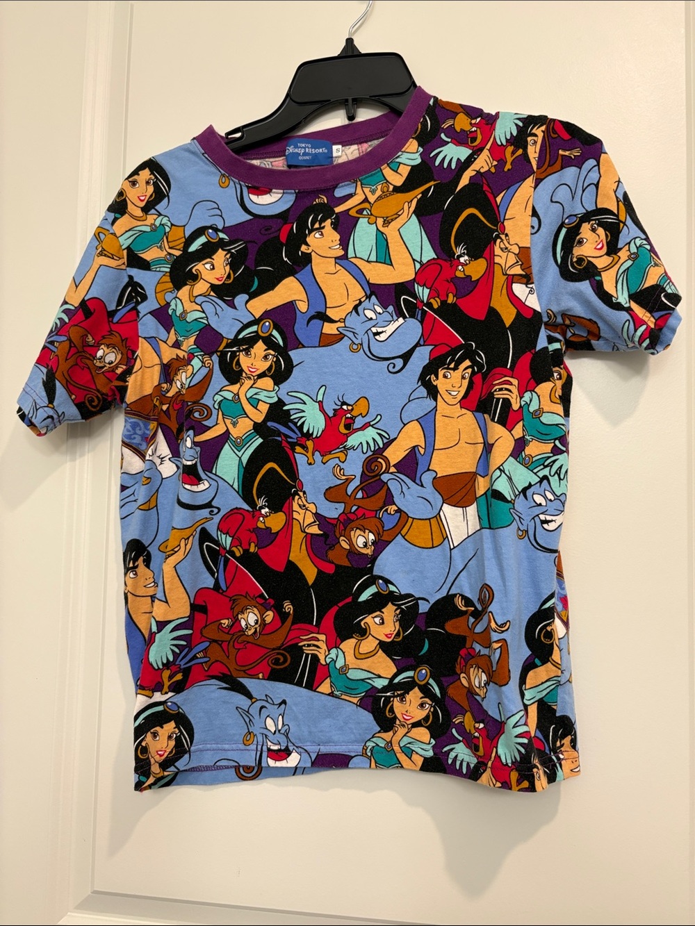Disney Aladdin Adult Small Sleeve Tee in Blue, Purple & Black